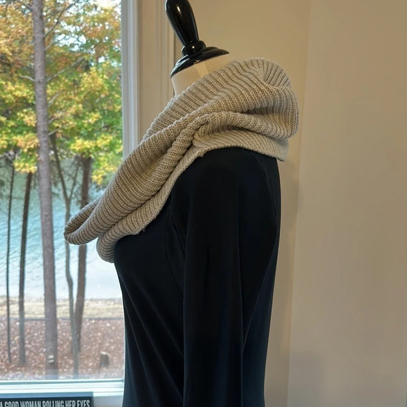 The White Company Wool/Cotton Infinity Scarf, NWOT - Picture 3 of 4